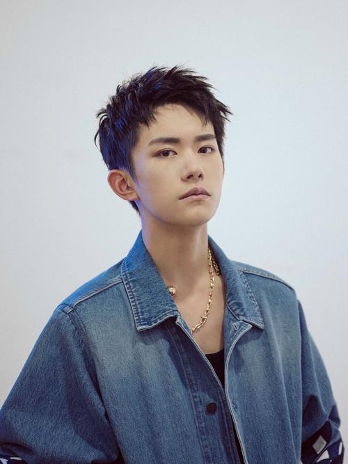 易烊千玺恋情爆料最新视频,甜蜜互动引网友热议 第3张 易烊千玺恋情爆料最新视频,甜蜜互动引网友热议 第3张